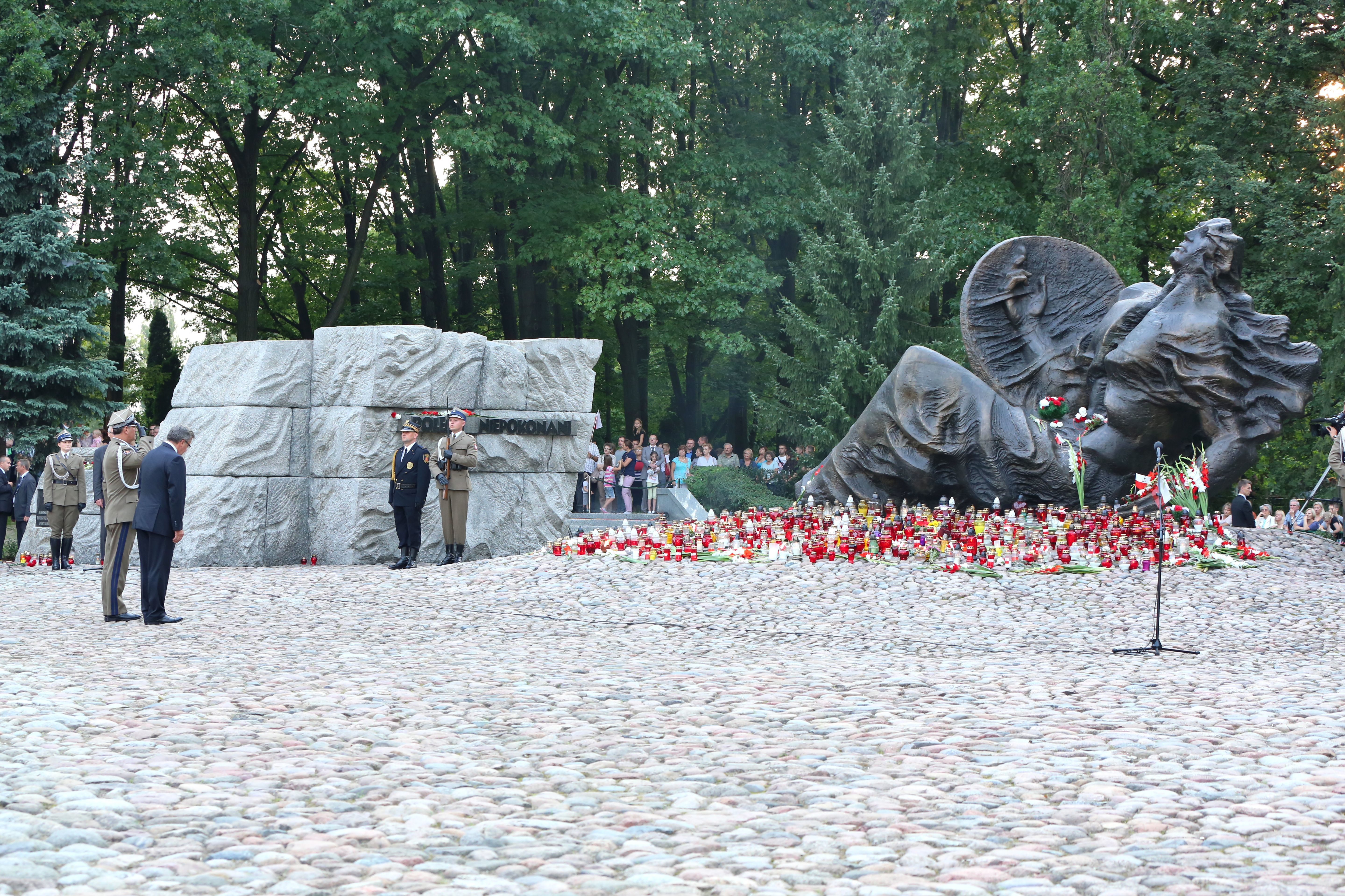 Pomnik Polegli Niepokonani w Warszawie